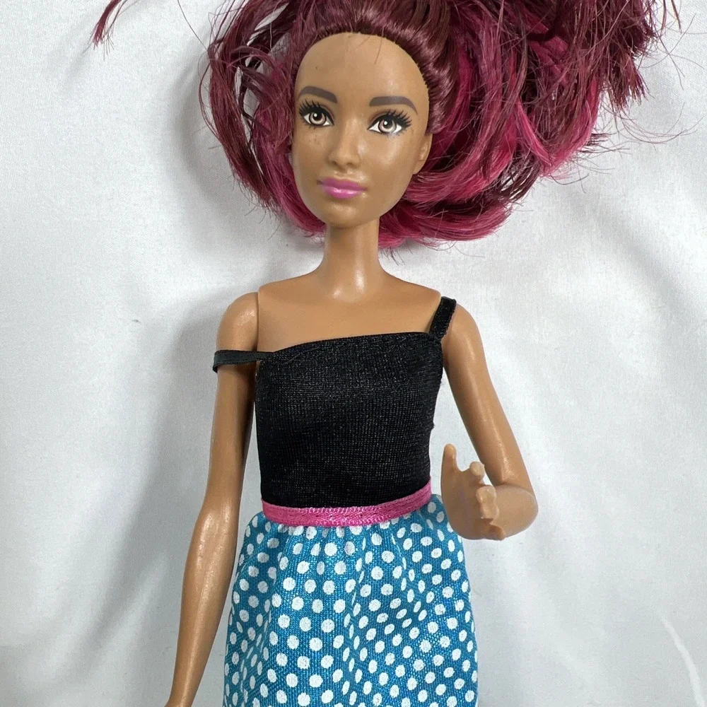 2015 Barbie Doll Fashionista Red‎ pink hair Red